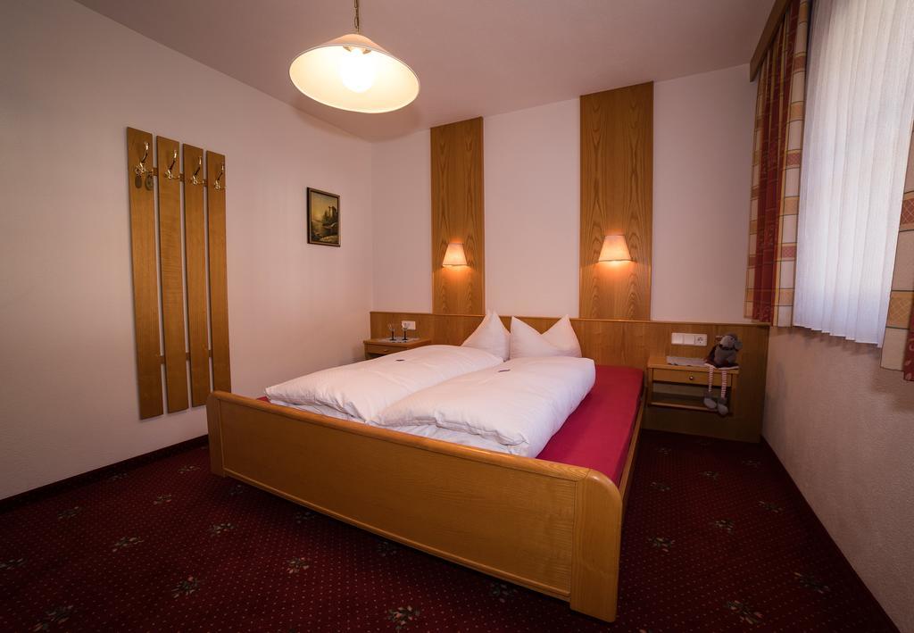 Alberts Bellevue Appartements Nauders Pokoj fotografie