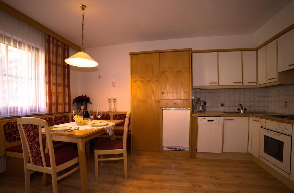 Alberts Bellevue Appartements Nauders Pokoj fotografie